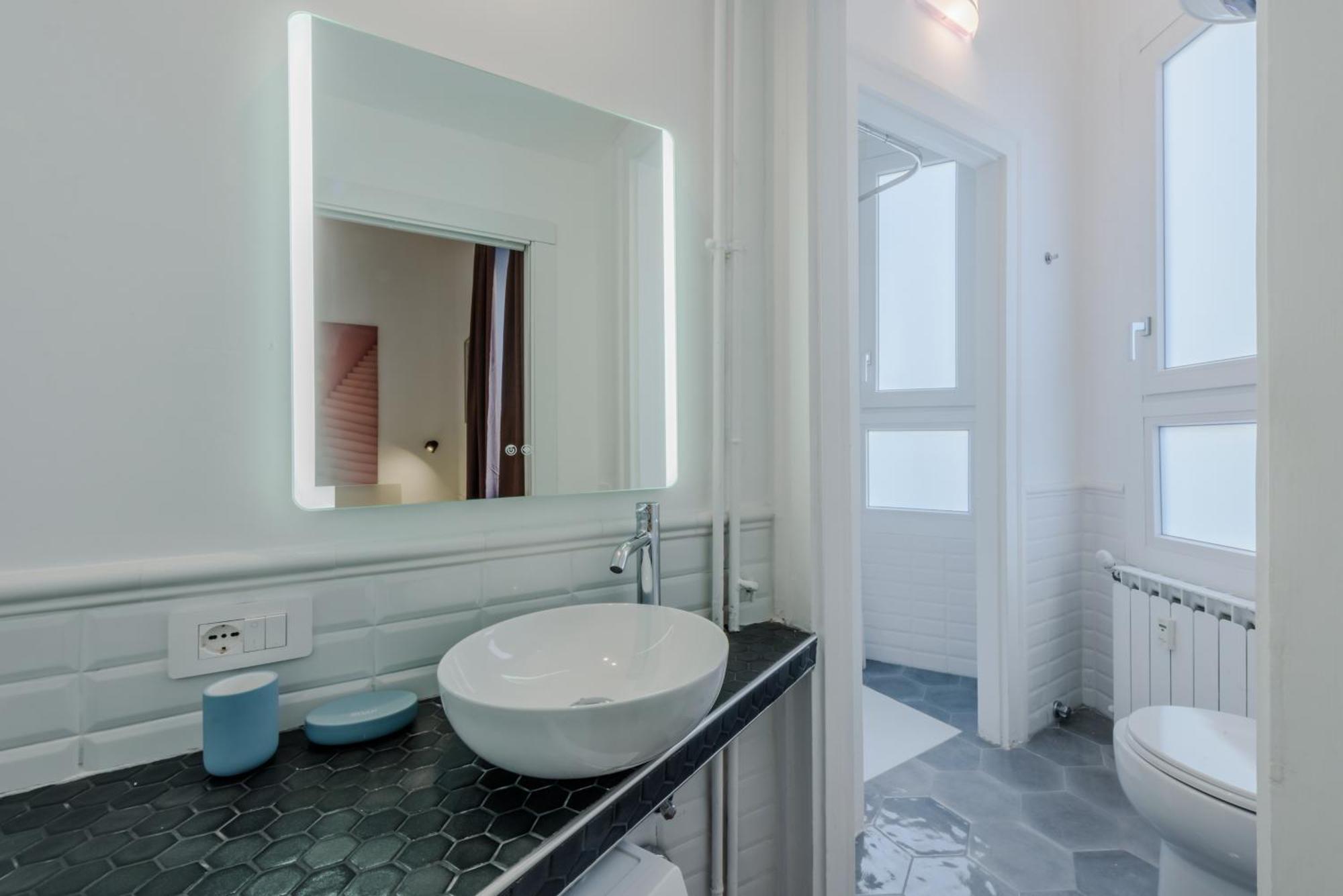 New And Functional Apartments Near The Metro Милано Екстериор снимка