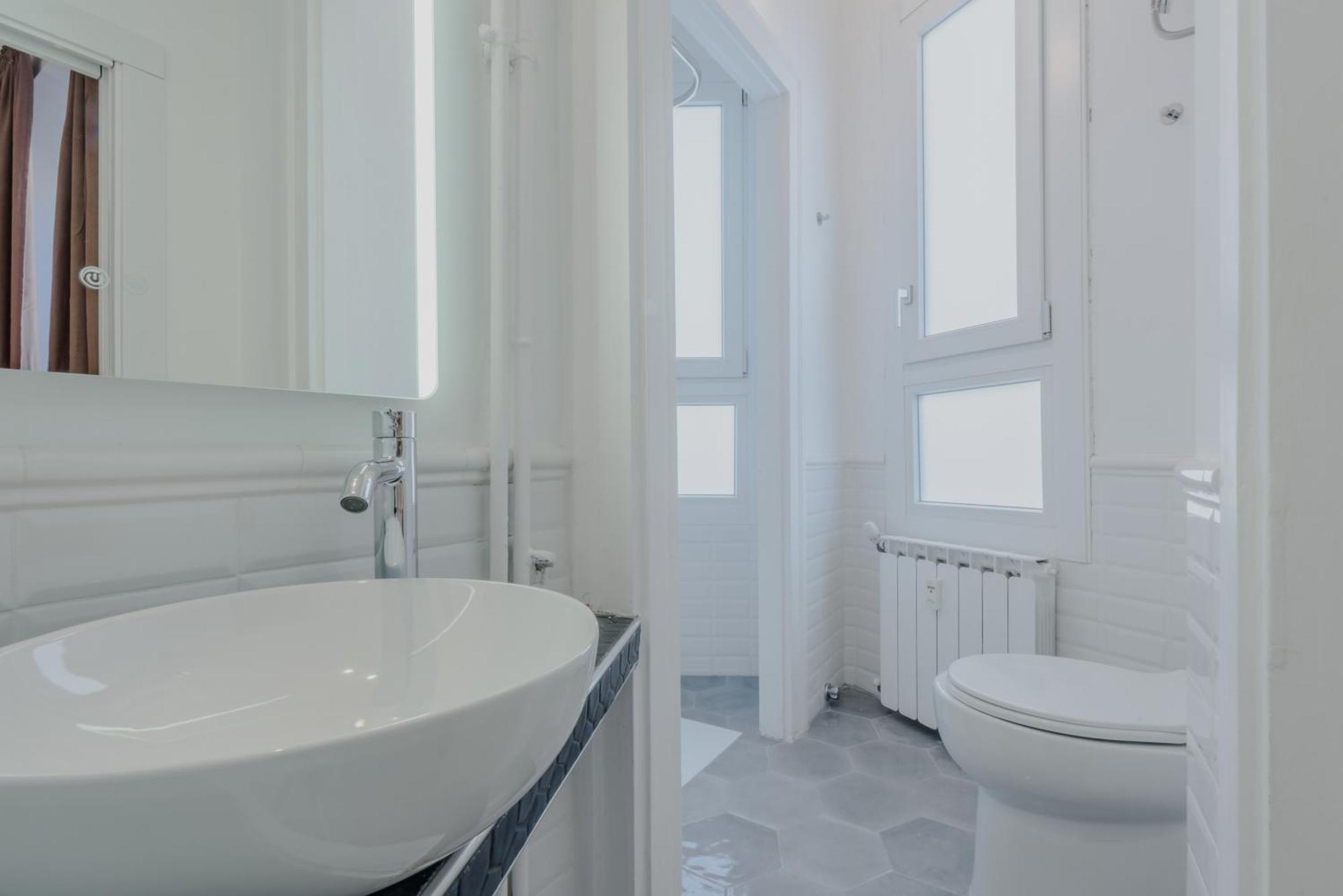 New And Functional Apartments Near The Metro Милано Екстериор снимка