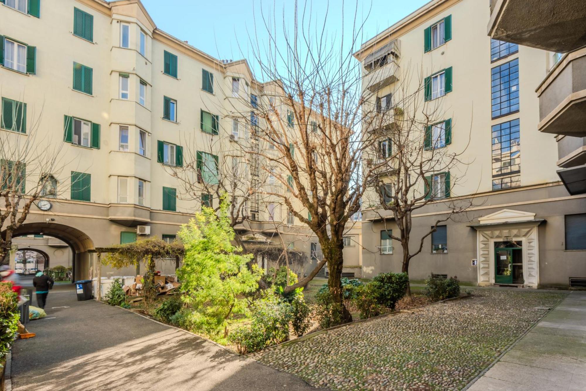 New And Functional Apartments Near The Metro Милано Екстериор снимка